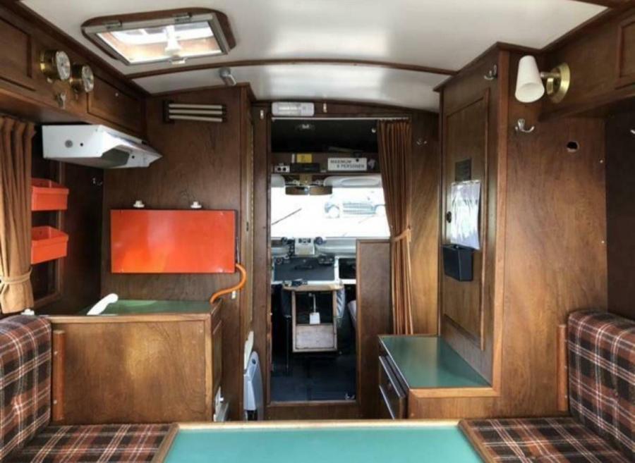 Интерьер Citroen HY 1600 Camper Van 1977 года  (фото 7 из 23)